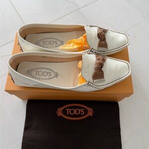 Tod's White Leather Loafers with Brown Knot Bow